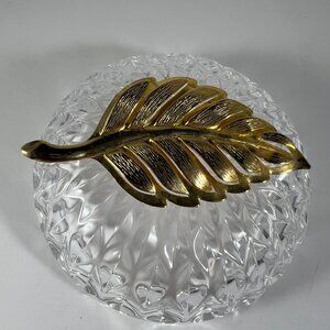 Gold-Tone Leaf Brooch Elegant Vintage Jewelry Pin With Intricate Detailing
